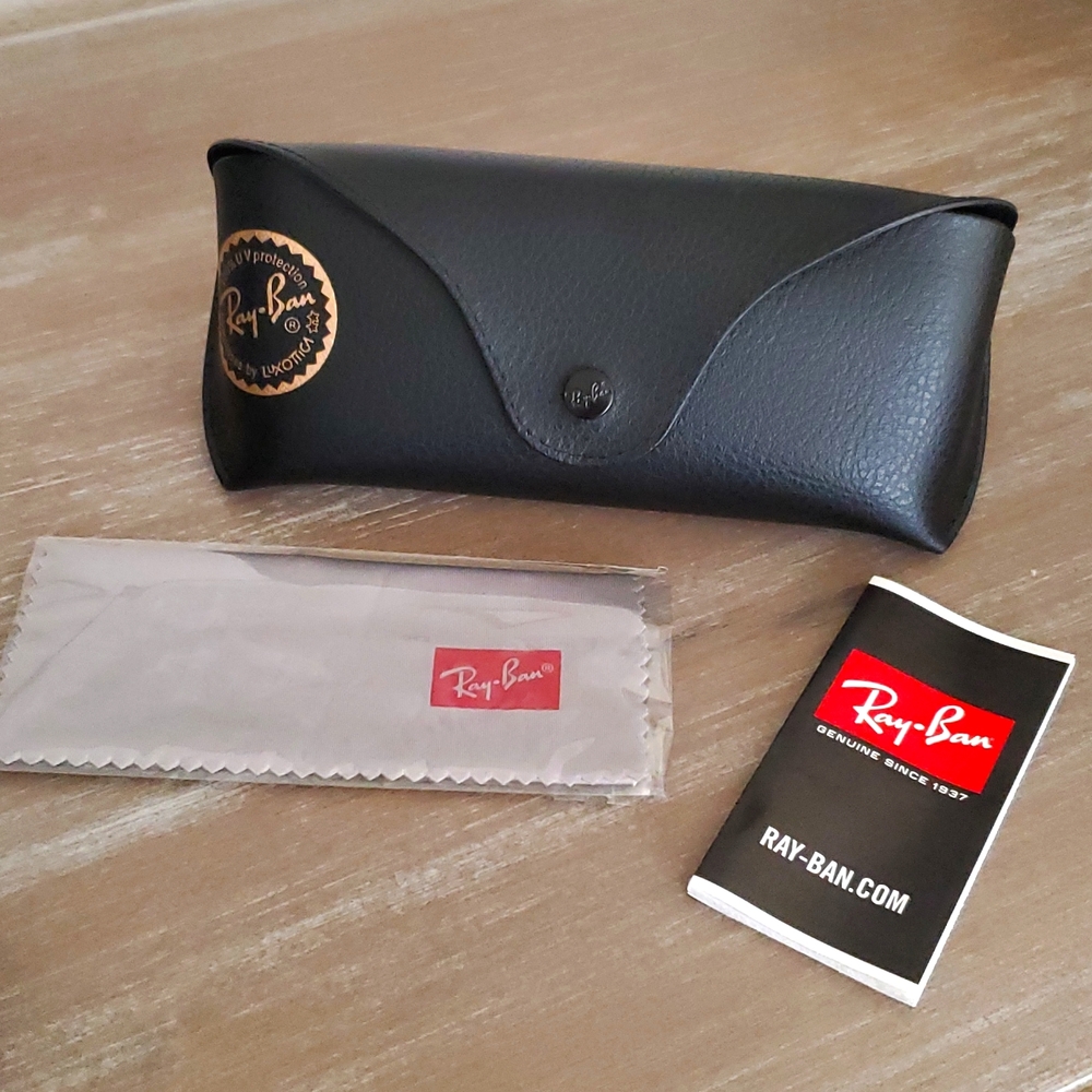 New never used RAY-BAN Sunglasses case holder travel